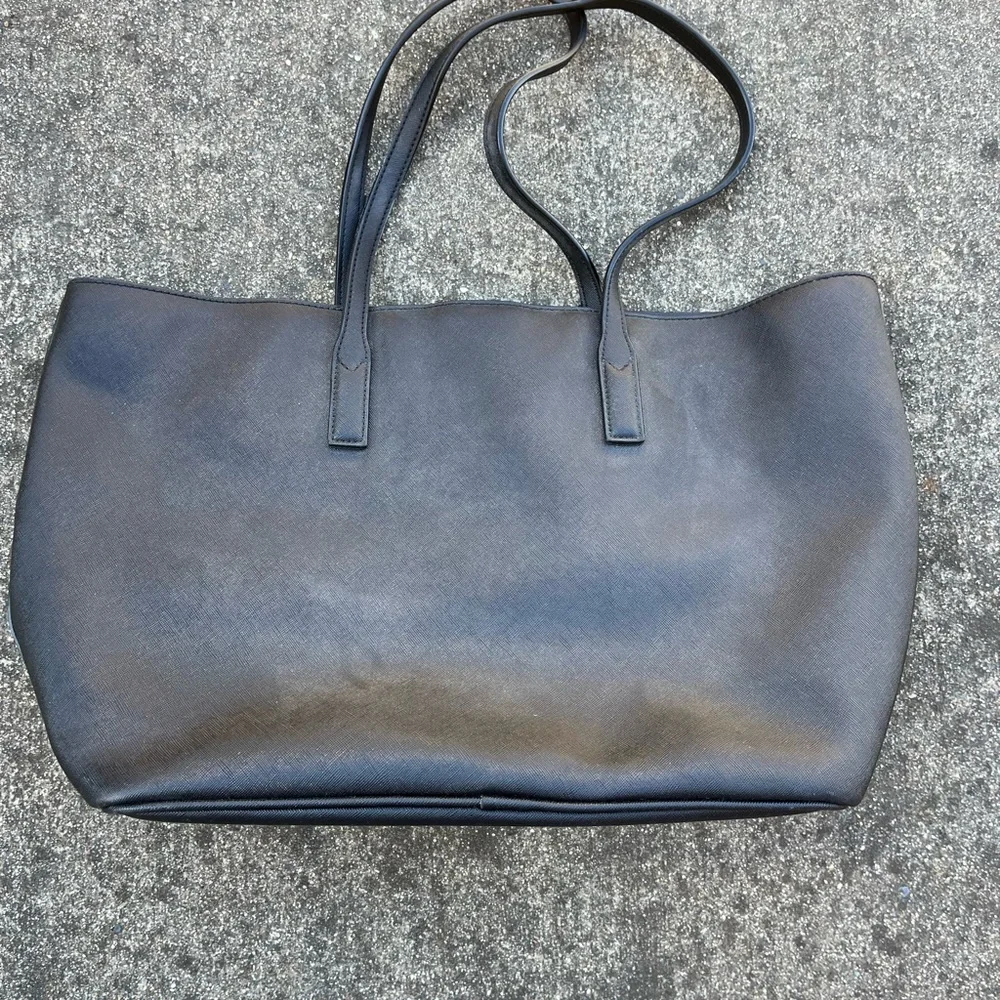 Marc Jacobs Saffiano Black Nylon Shoulder Bag with Gold Logo - Picture 7 of 12